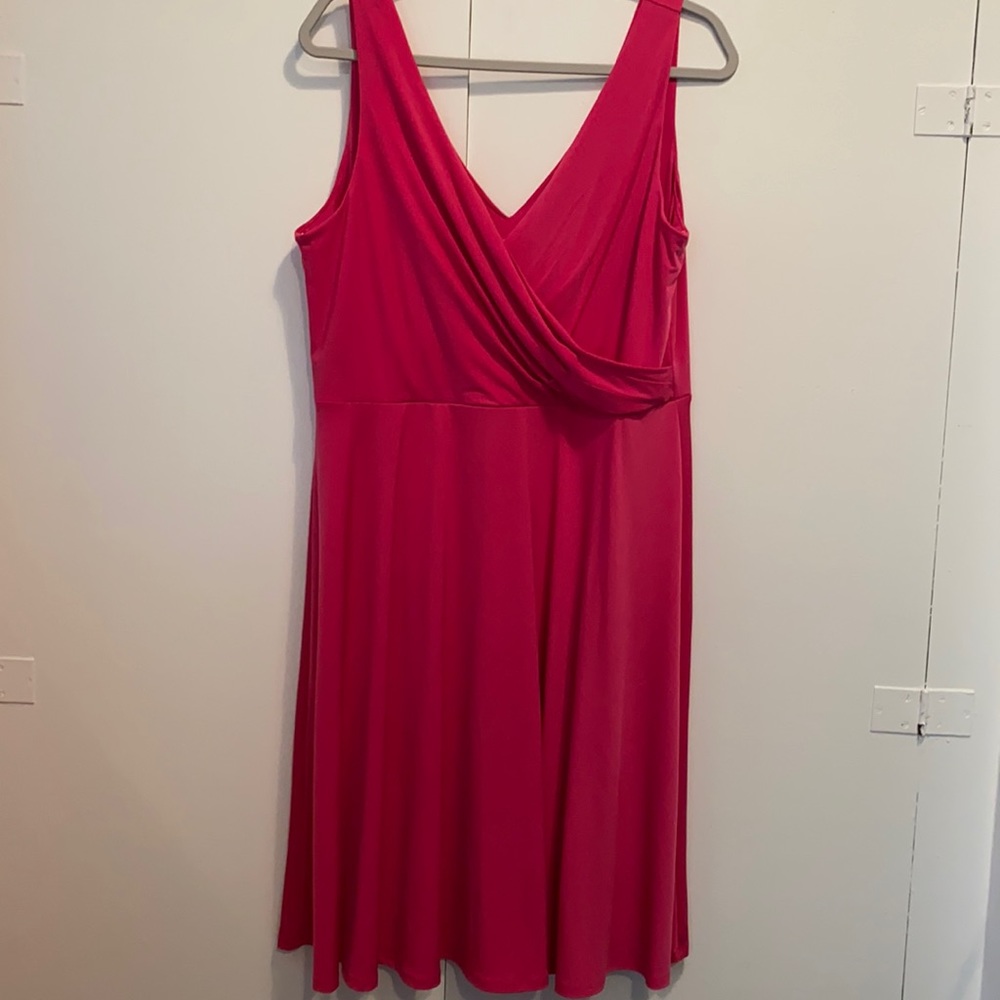 Isaac Mizrah sleeveless v neck dress